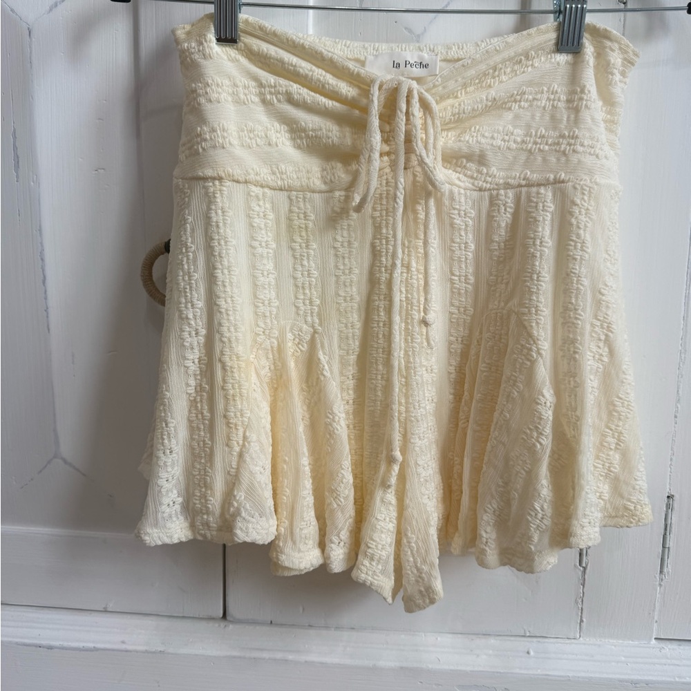 New, Cream Textured Shorts/skirt with Drawstring, Size Large
